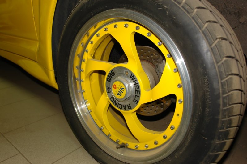 Концепт кар выставленный на выставке МИМС-96 назывался «Жёлтая Акула». На концепт-каре устанавливались оригинальные колесные диски фирмы Slik, желтого цвета.