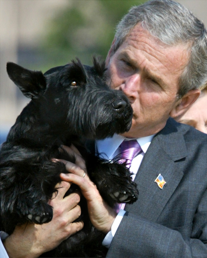 Джордж Буш и Барни 