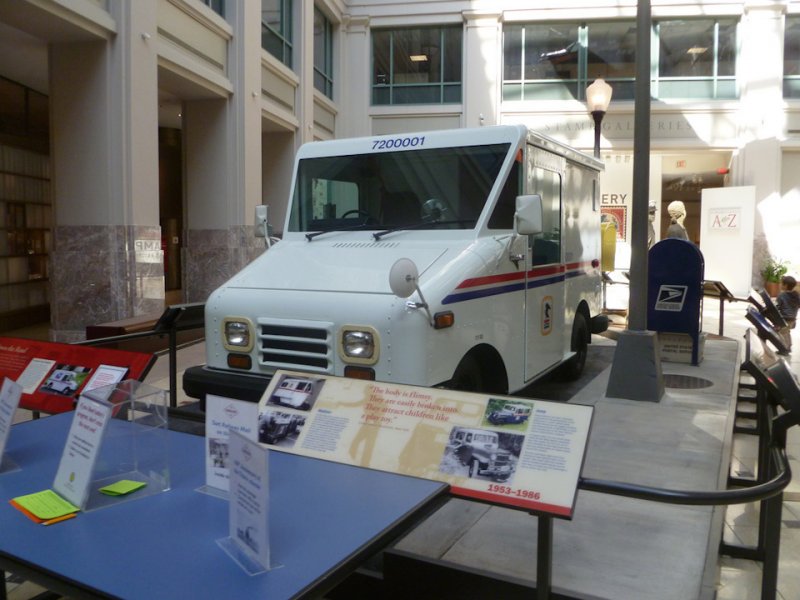 Первый произведенный Grumman LLV (идентификационный номер 7200001) в экспозиции Смитсоновского музея почты. 