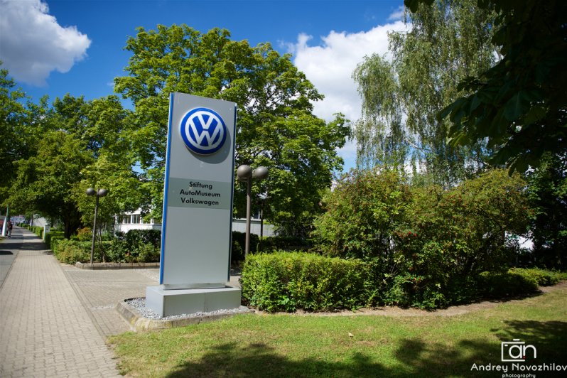 Музей VW, это одна из важнейших достопримечательностей Вольфсбурга, а всего таких, ключевых мест в этом городе три!;) Но обо всём по порядку!;)