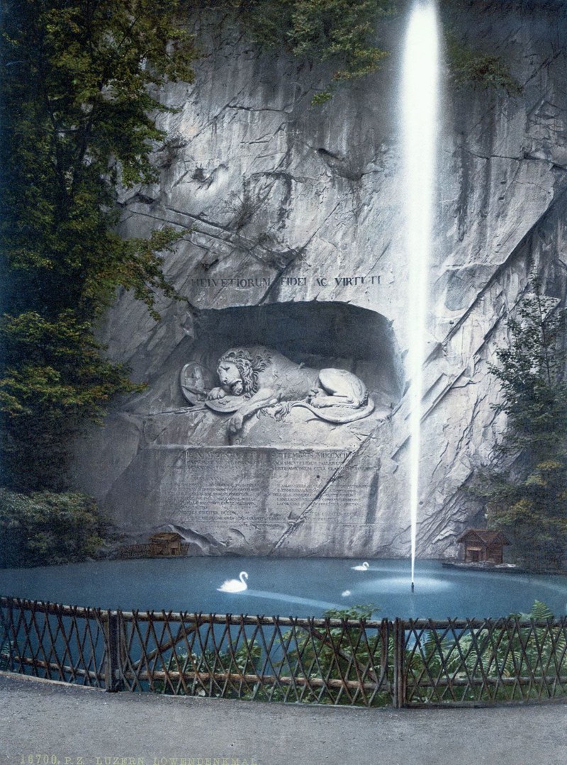 Умирающий лев – скульптурная композиция в Люцерне, вырезанная в 1820-21 гг. в память о швейцарских гвардейцах, павших при сопротивлении штурму дворца Тюильри в 1792 году.