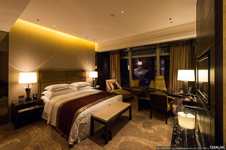 Самый высокий в мире отель – The Ritz-Carlton – находится в Гонконге