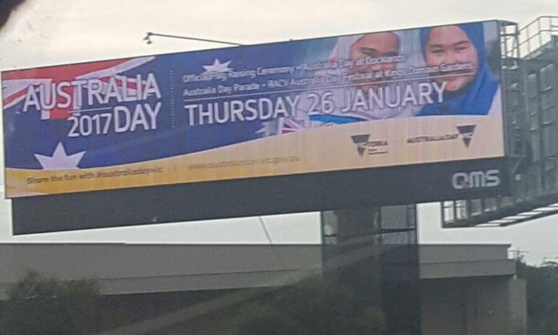 В Мельбурне после протестов с рекламного щита убрали фото с изображением мусульманок