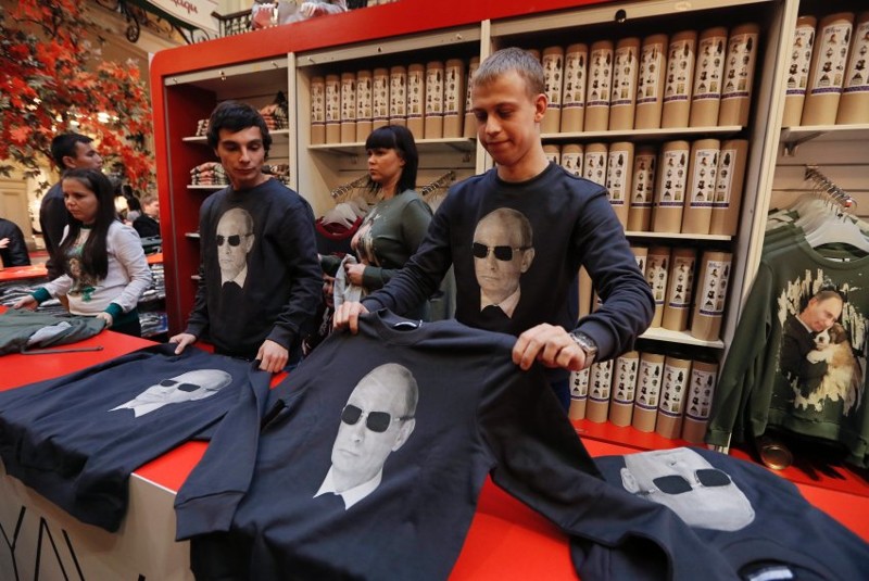 В Германии тоже запустили продажу футболок и пуловеров с изображением Путина. 