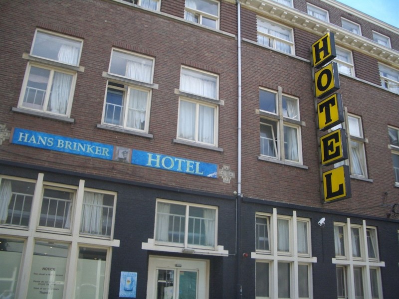 4. Владельцы "Hans Brinker Budget Hostel" в Амстердаме гордятся тем, что их хостел носит звание - самого худшего. 127 комнат с ужасными условиями: антисанитария для студентов