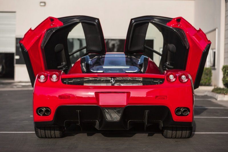 Почти новый Ferrari Enzo выставлен на продажу