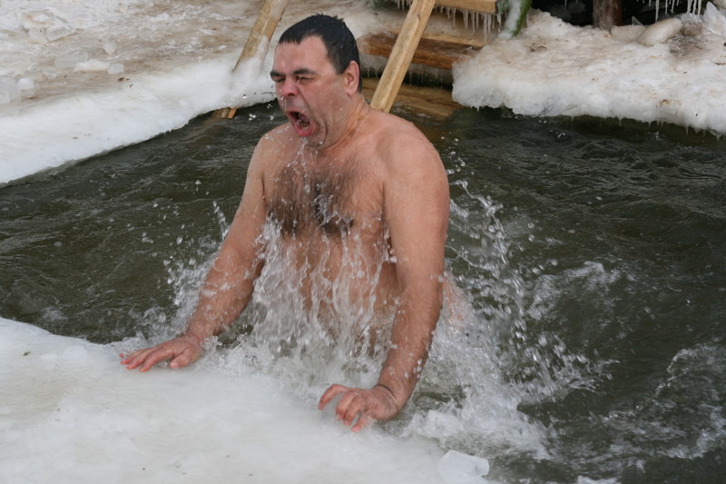 В Самарской области купаться в проруби на крещение запретили власти 