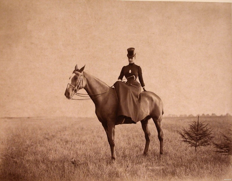 Императрица Мария Федоровна во время поездки в охотничьи угодья, 1890 год, Российская империя 