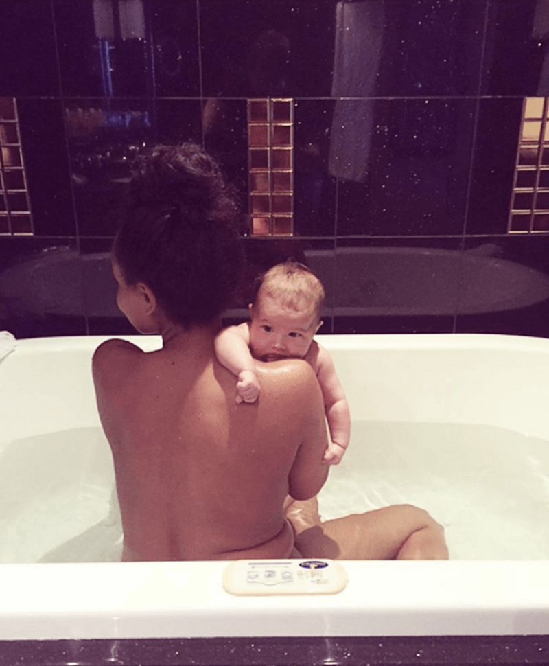 Молодая мама выложила фотографию с малышом в Instagram*. Вскоре стало ясно, что она серьёзно больна