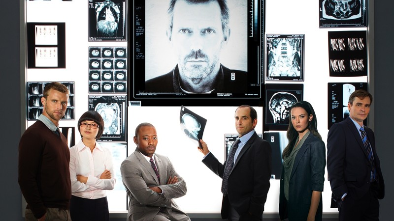 6. "Доктор Хаус" - сериал о гениальном враче Грегори Хаусе и его команде. Первая серия вышла в  2004, последняя - в 2012 году. По сюжету Хаус разгадывает тайны заболеваний героев, это медицинская драма с элементами детектива