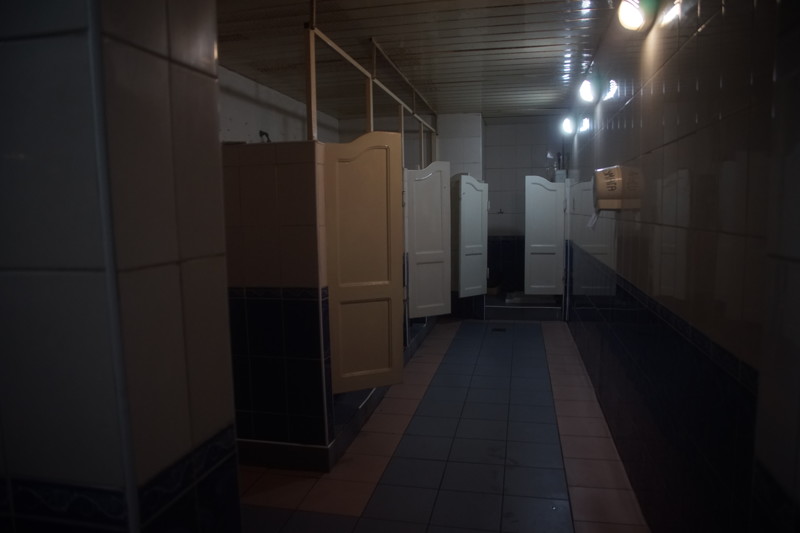 Туалет в центре Адлера наверно с самого его оброзования не обновлялся 
