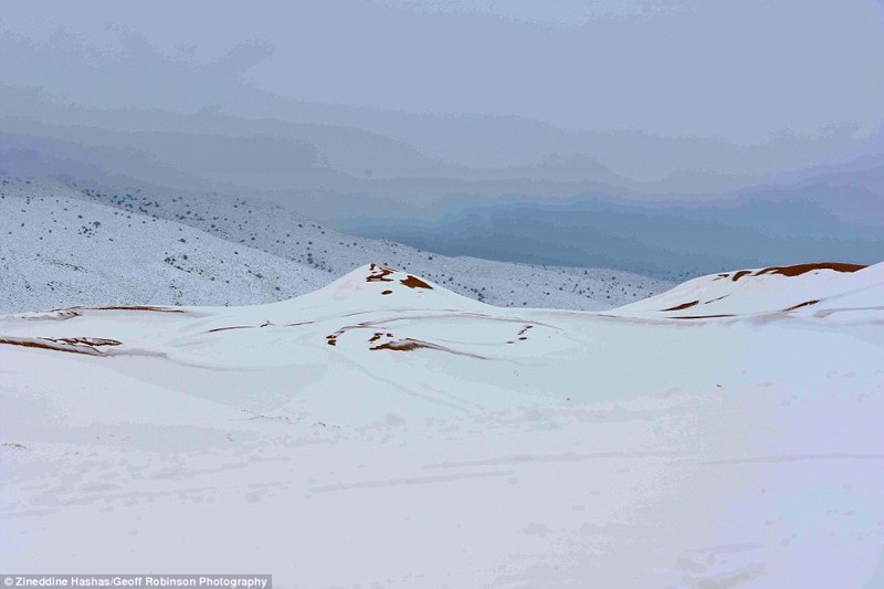Айн-Сефра, который еще известен как "Ворота пустыни", окружен горной системой Атлас, но снега тут не бывает