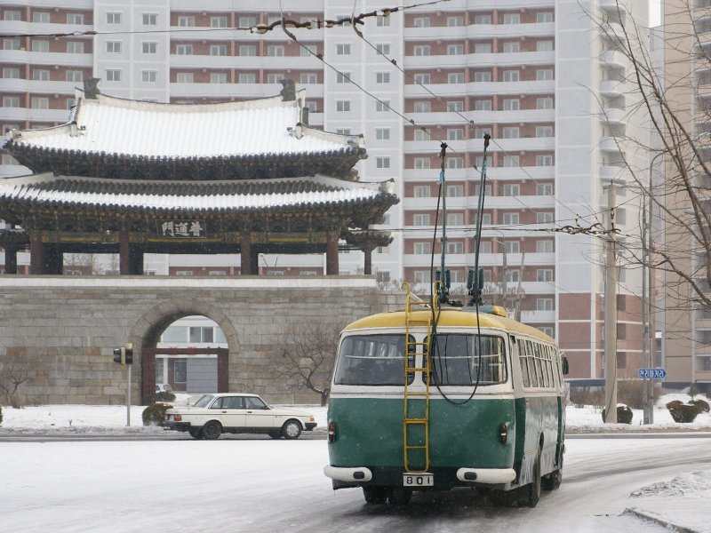 Еще одна Volvo на улицах Пхеньяна