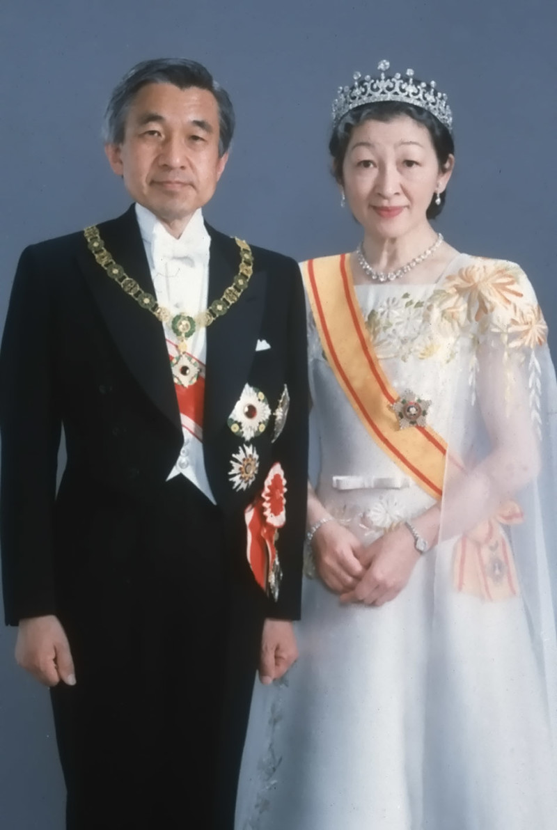 6. Императрица Митико, урождённая Митико Сёда — императрица Японии с 7 января 1989, супруга действующего императора Японии Акихито