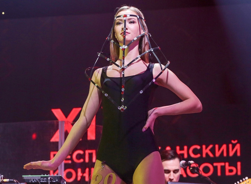 Намордники и БДСМ. Костюмы участниц «Мисс Татарстан—2017» удивили западные СМИ