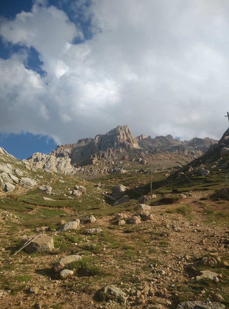 Шалбуздаг высота. Гора Шалбуздаг в Дагестане. Шалбуздаг ущелье. Мискинджа горы. Достопримечательности Дагестана гора Шалбуздаг.