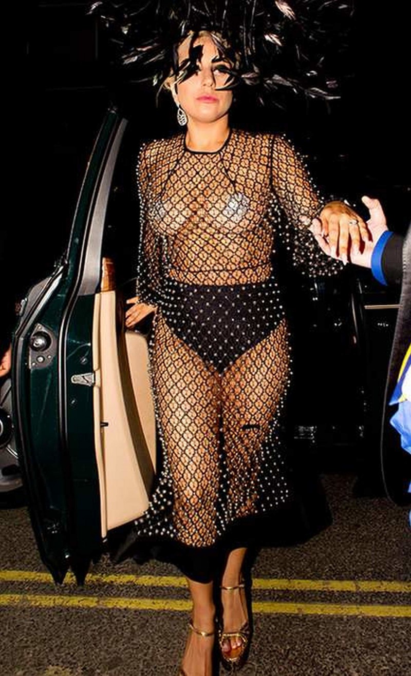 Леди Гага снова удивляет нас своим эпатажным образом