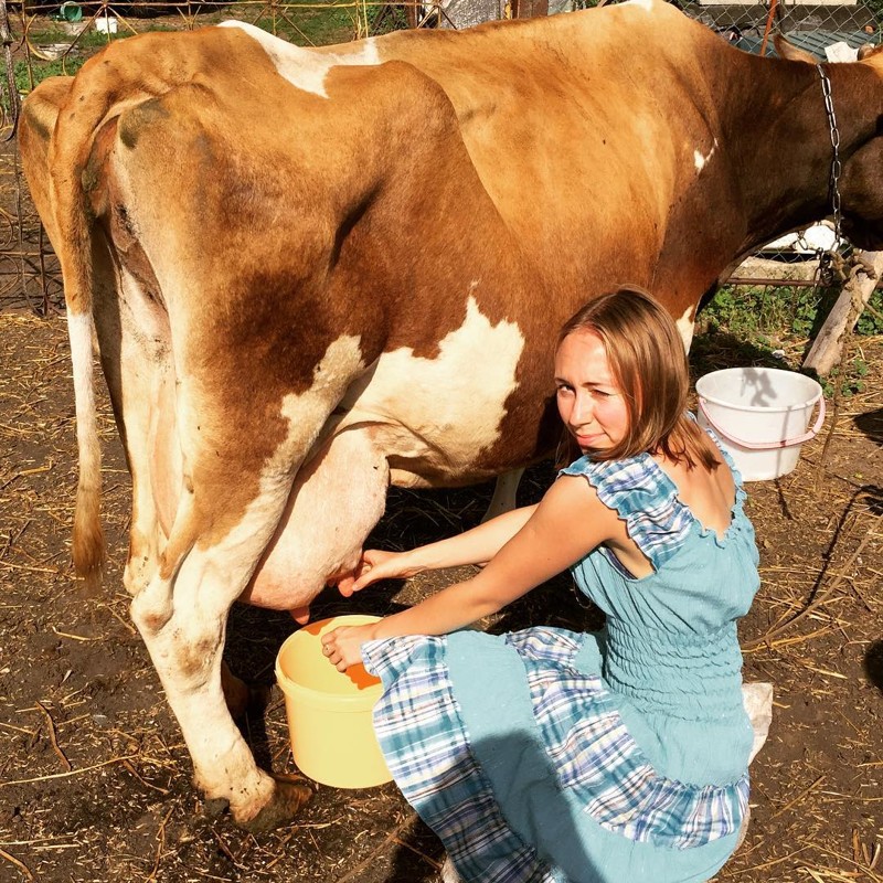 Любишь молоко пить, люби и корову доить! девушки, деревня, жизненно, правда, село