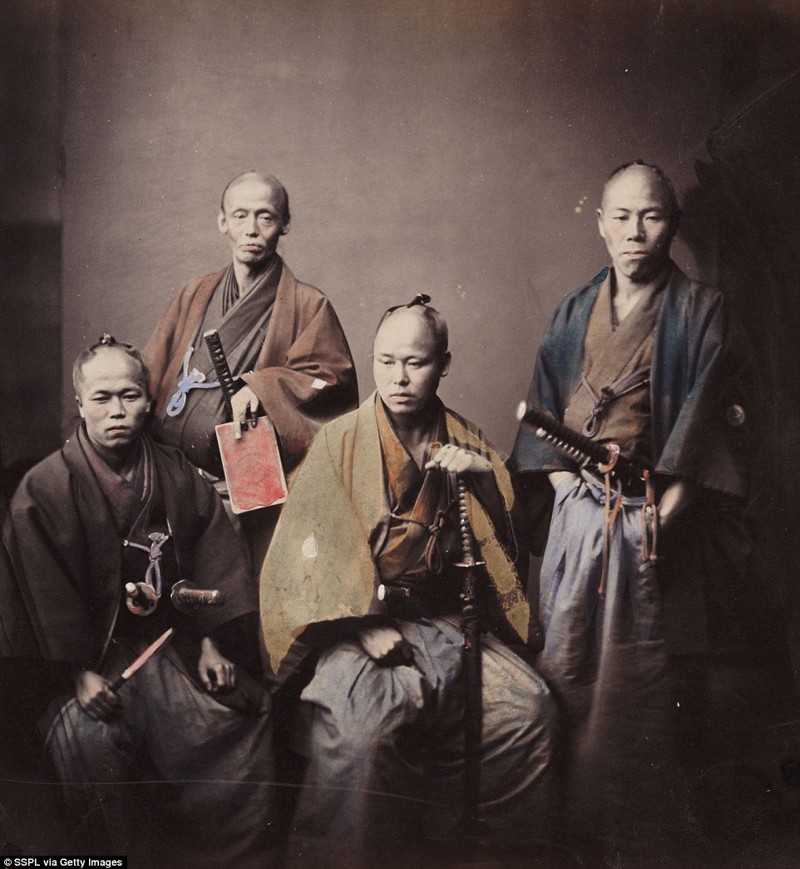 Одна из первых фотографий самураев, сделанная итальянским фотографом Феликсом Беато, 1862 год 