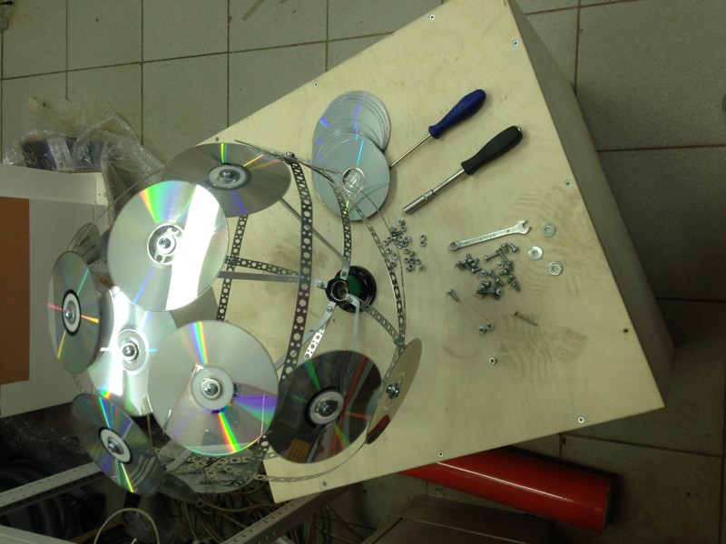 Диско шар,лампа,люстра своими руками из компакт дисков