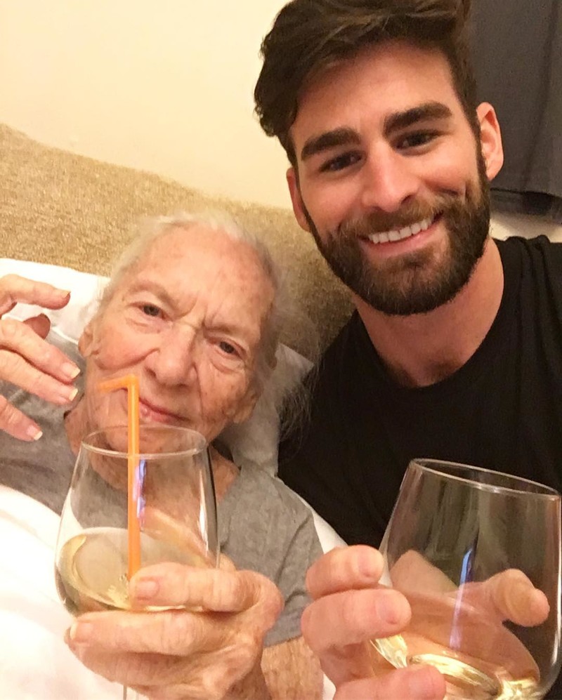 31-летний красавчик и 89-летняя бабуля — лучшие друзья
