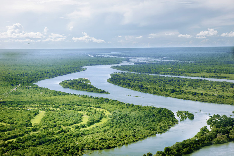 Река Замбези — между Замбией, Анголой и Заиром