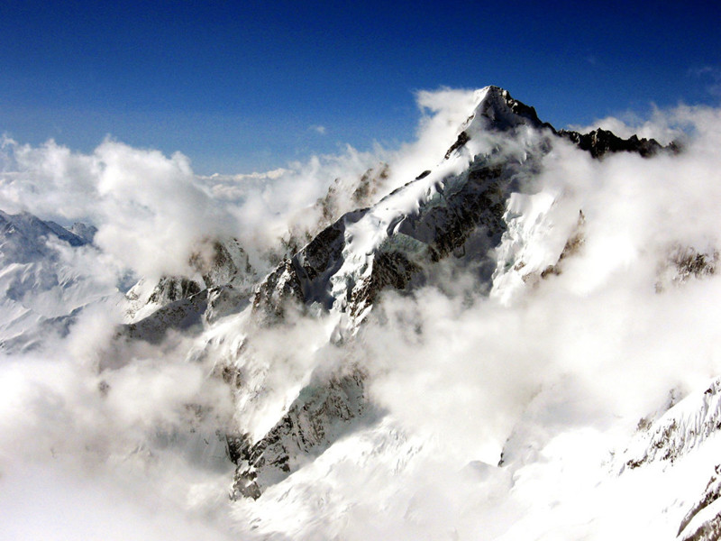 Горная вершина Мон-Долан — между Италией, Швейцарией и Францией