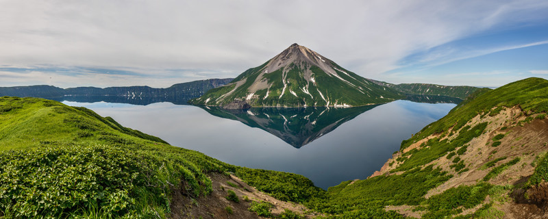 Вулкан Креницына. Сахалинская область, остров Онекотан.