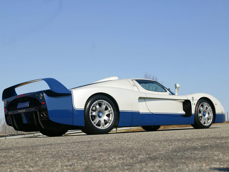 Итальянский MC12 – подлинный суперкар класса Grand Turismo от Maserati