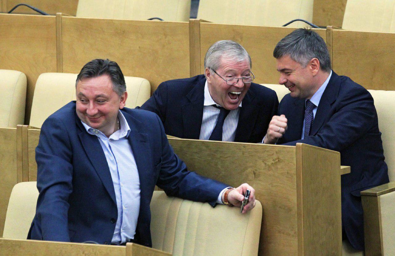 "Нет денег - пусть ходят пешком!": В Госдуме все онемели после хамского высказывания депутата в адрес россиян