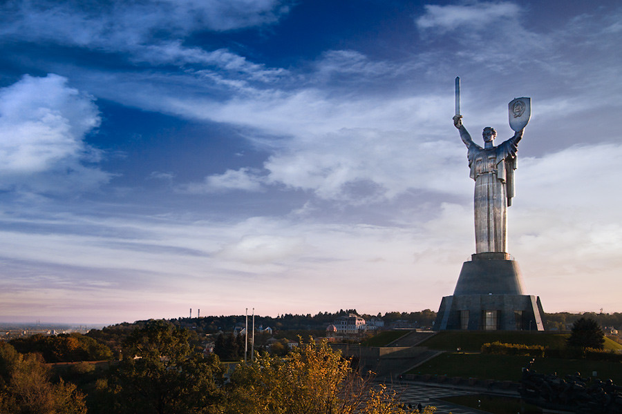 Фото статуи в киеве