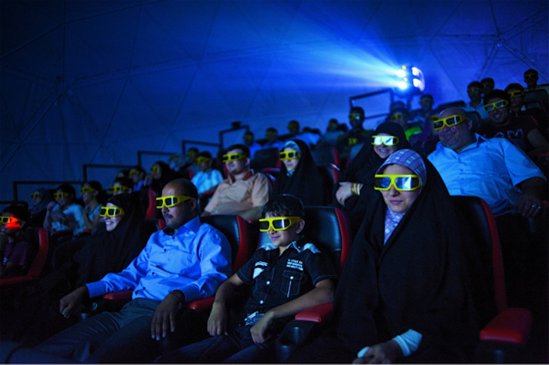 Lynsey Addario "Кинотеатр 3D в Багдаде" (2011) 