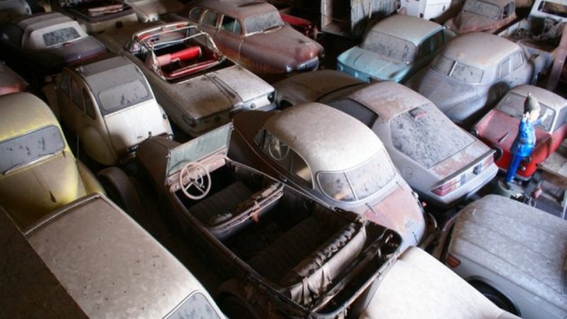 На аукцион выставят гигантскую коллекцию из 700 автомобилей