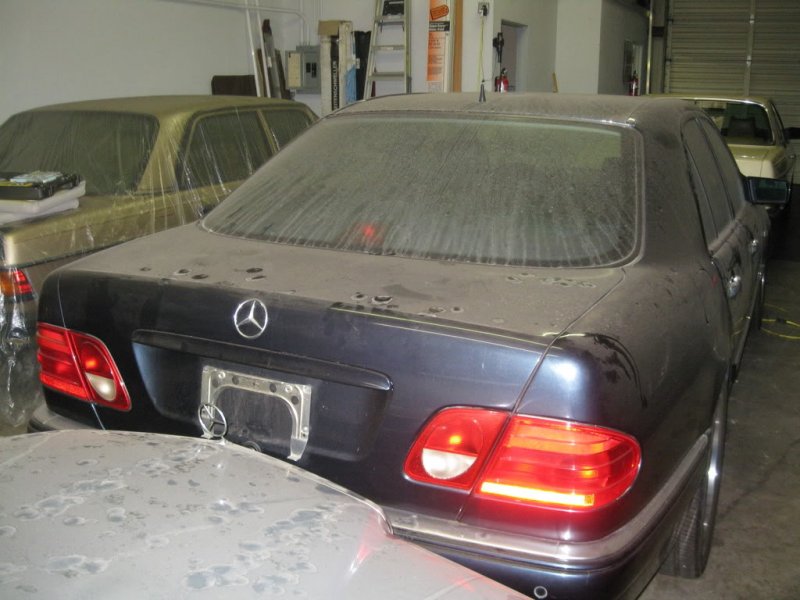 Забытый склад автомобилей и запасных частей Mercedes-Benz AMG