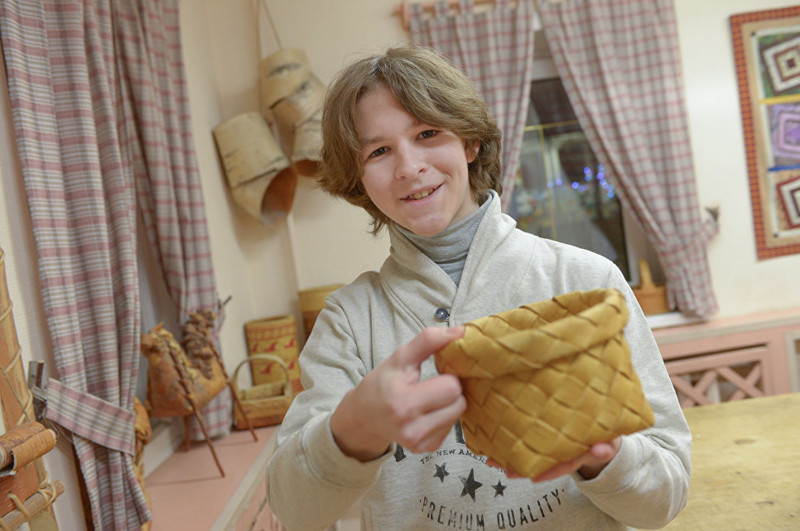 Ложки, туески и солонки: как работает Школа народных ремесел в Архангельске