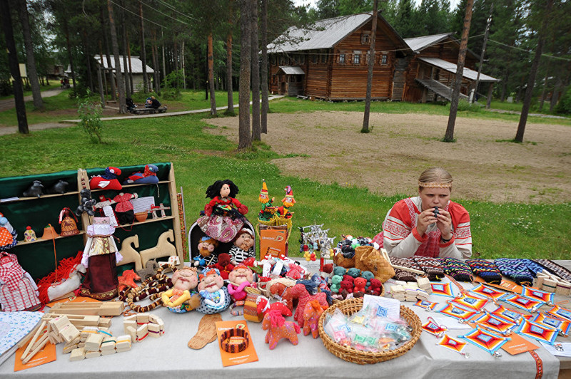 Ложки, туески и солонки: как работает Школа народных ремесел в Архангельске