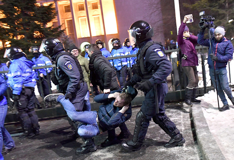 Румыния протрезвела?!У Чаушеску долгов не было.ЕС в топку!