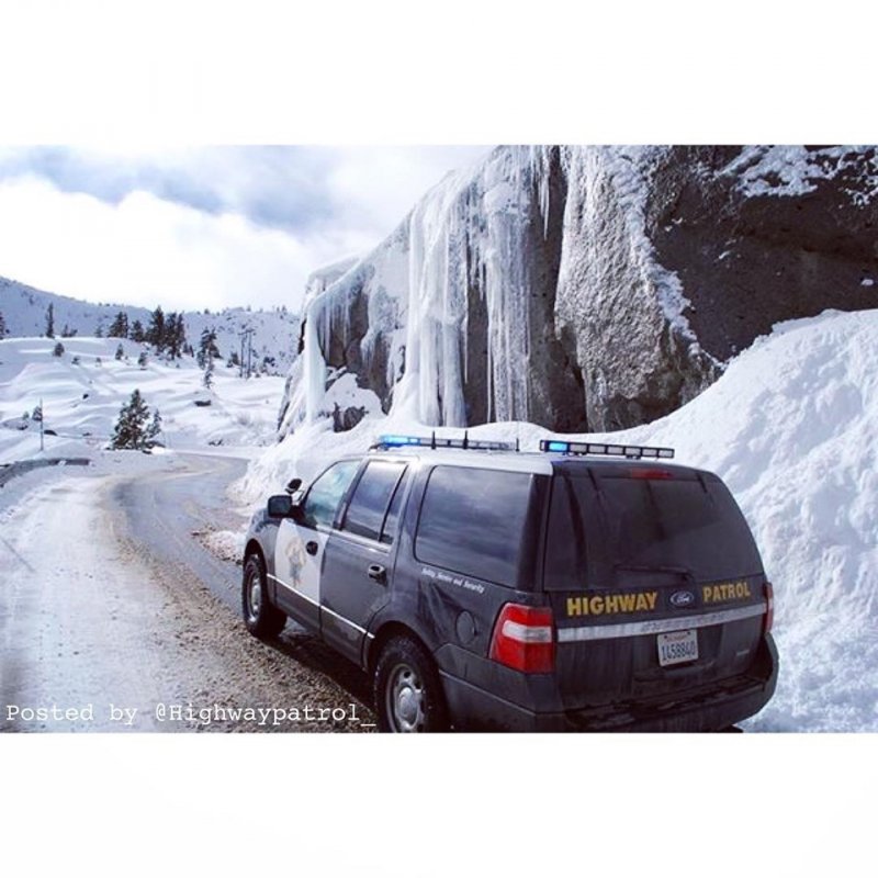 В горах Калифорнии, не самый популярный полицейский автомобиль Форд Экспедишен