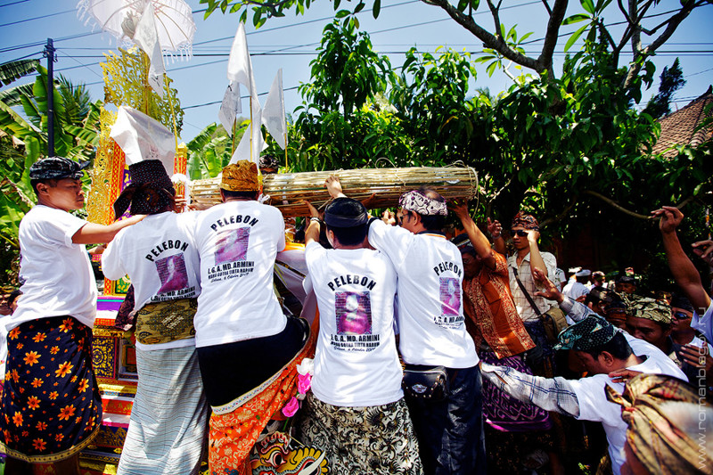 9. Поездка на похороны, Бали