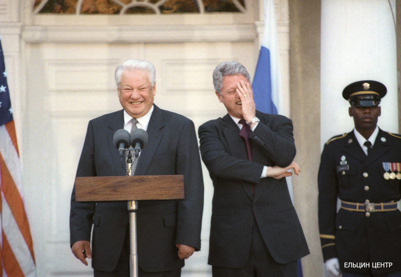 При правительстве Ельцина работало около 100 американских консультантов