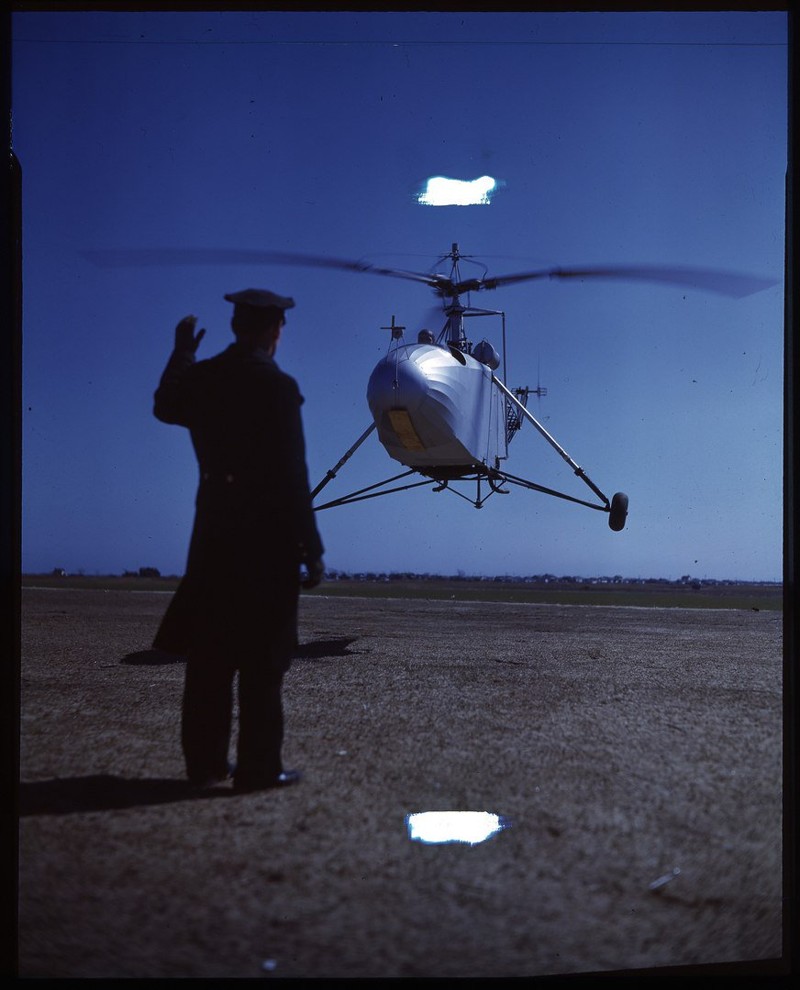 Испытания первого вертолета фирмы Игоря Сикорского, 1943 год, США.