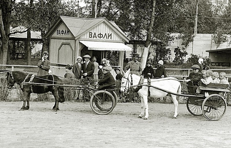 Катание на ослах и пони, 1930-е годы