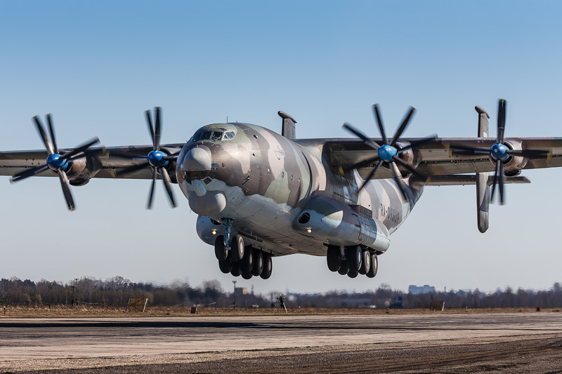 Ан-22 "Антей" (до 60 тонн)