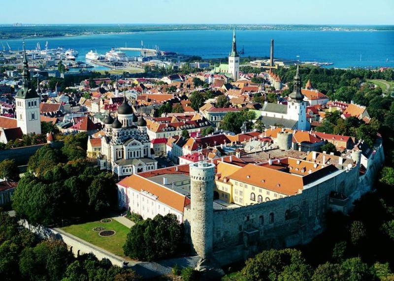 Европа Бывшие союзные республики:  Эстония. Таллин — столица Эстонии, крупный пассажирский и грузовой морской порт.