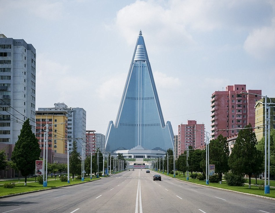 Одна из главных улиц Пхеньяна 