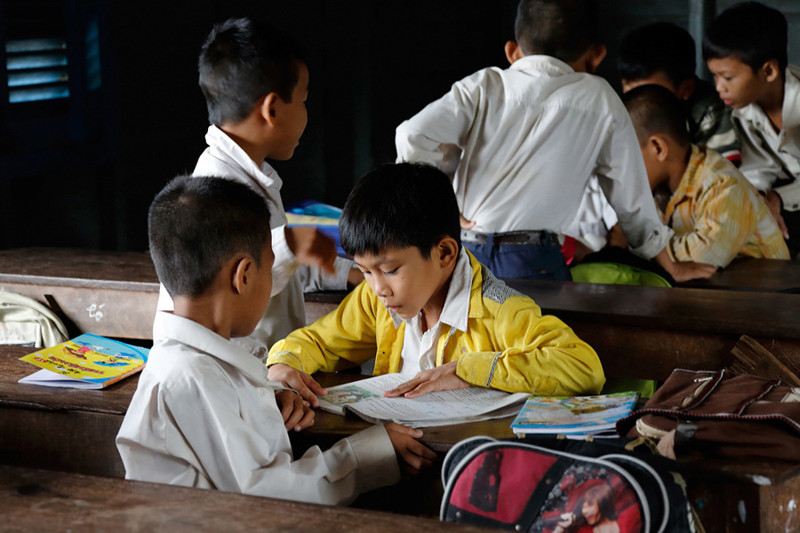 Плавучая школа в Камбодже