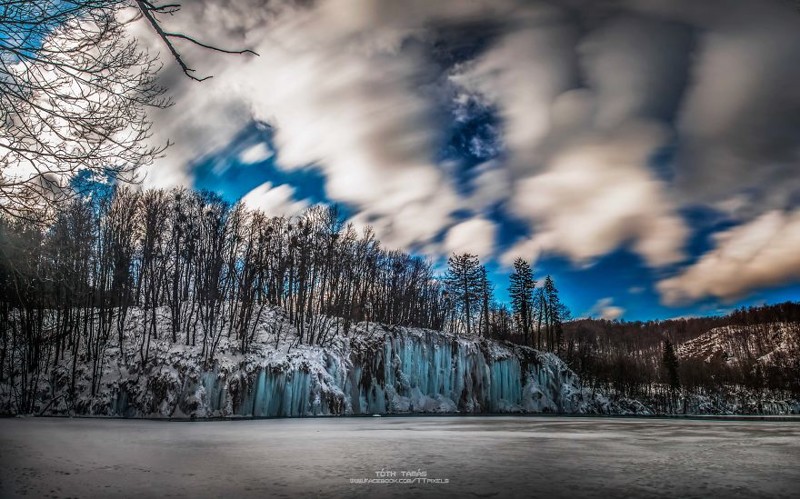 Тысячи замерзших водопадов национального парка "Плитвицкие озера"