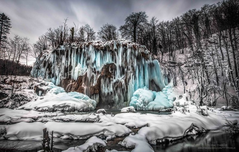 Тысячи замерзших водопадов национального парка "Плитвицкие озера"