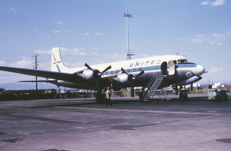 Старичок Douglas DC-6