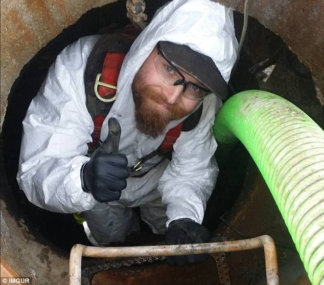 Найдены худшие профессии в мире: от чистки канализации до обнюхивания подмышек